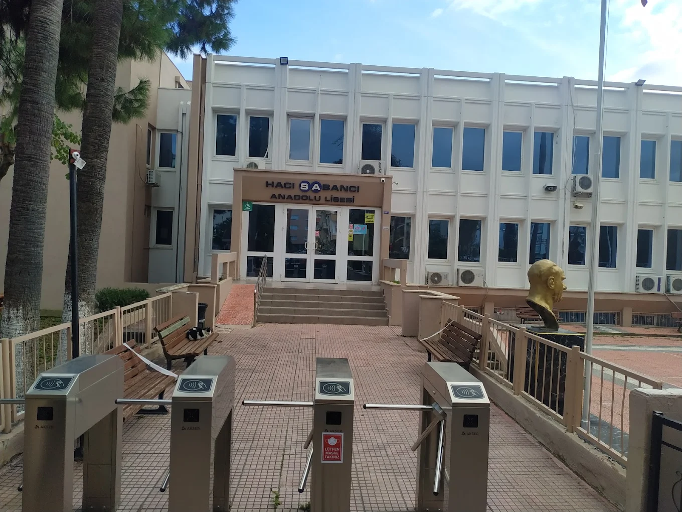 Hacı Sabancı Anadolu Lisesi